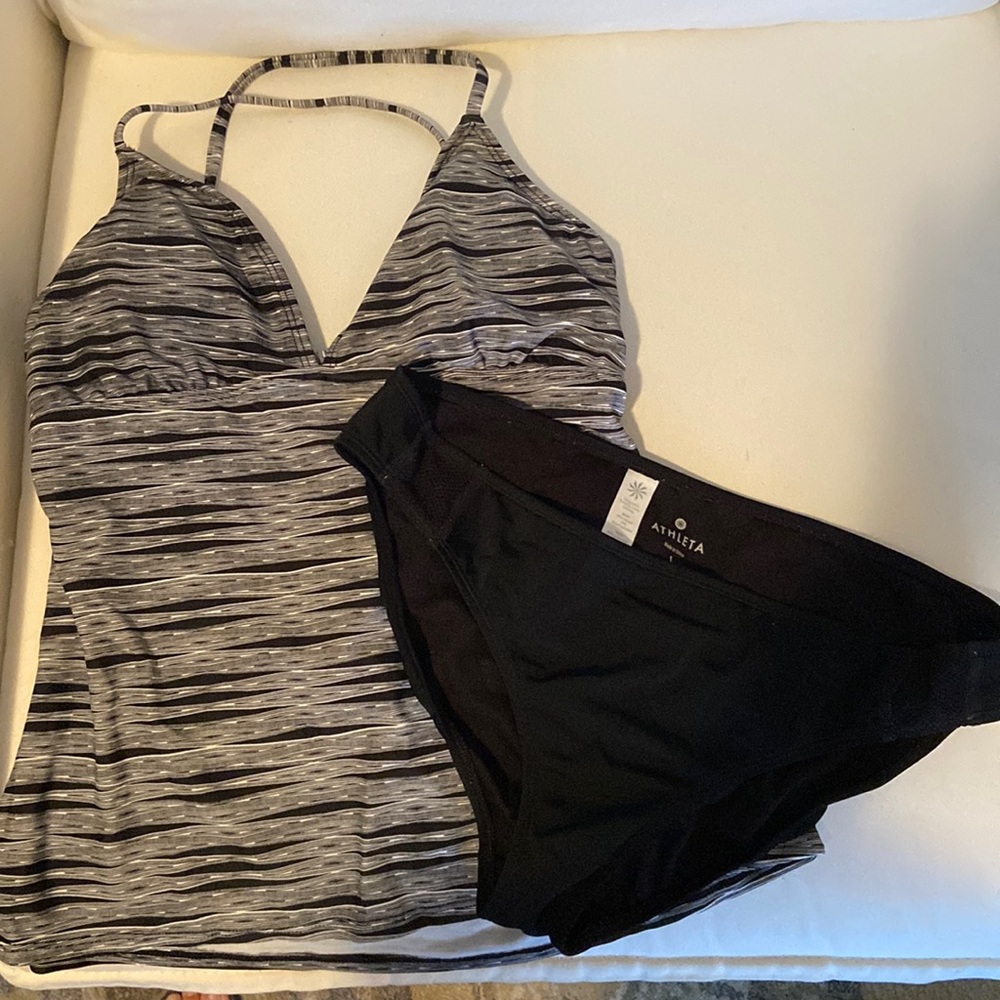 Athleta bathing suit. Size: L. Top: blk/wht/grey. Bottoms:blk w/ mesh on hips.